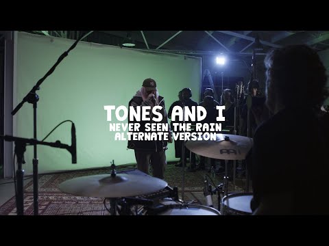 
    TONES AND I - NEVER SEEN THE RAIN (ALTERNATE VERSION) video cancion actuacion en vivo 2020
  