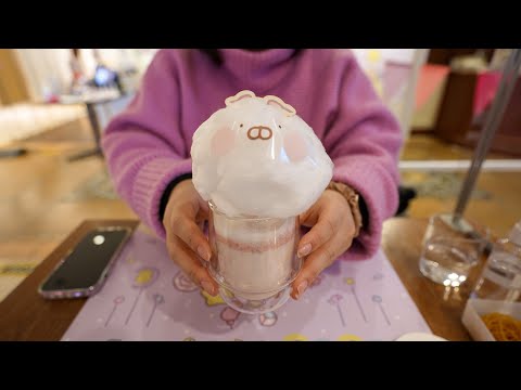 Comer em um restaurante de anime no Japão