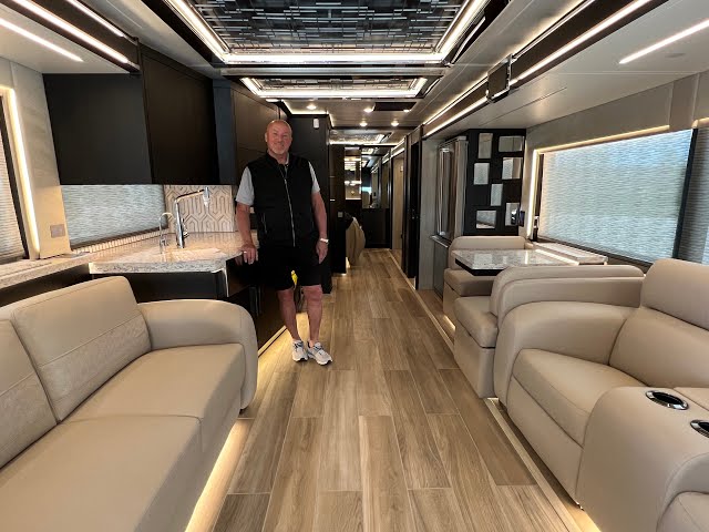 Preview image of 2024 Newmar King Aire 4596 (17N232028) youtube video