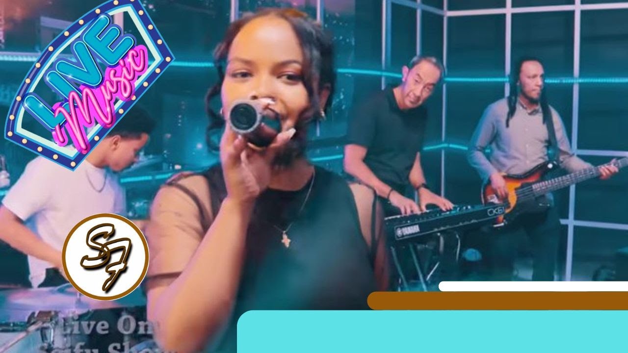 Hanna Girma singing her new song with Dream Team FetanZena