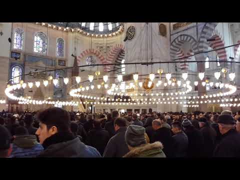 Süleymaniye Camii Cuma namazı kameti okuyan Davut AVCI