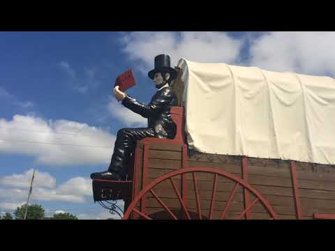Approaching World's Largest Covered Wagon -  Lincoln, Illinois