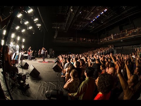 Olivia Ferreira - Santo Sacrifício (Show de lançamento - CD Ele é o Senhor)