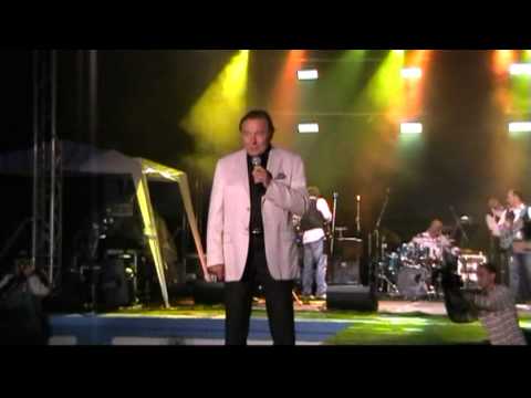 Karel Gott - Privítanie + ľudovka (Myjava 6.8.2010)