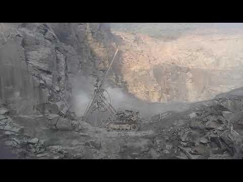 atlas copco crawler 203 drilling working(2)