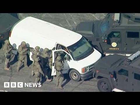 加州警方稱蒙特利公園槍手在殺害10人後被發現死亡 - BBC新聞 (California police say Monterey Park gunman found dead after killing 10 - BBC News)