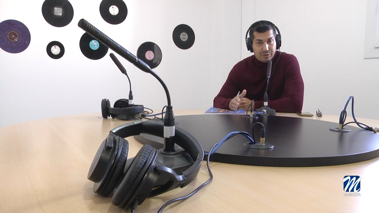 Ismael Romero, policía nacional, presenta su libro para opositores
