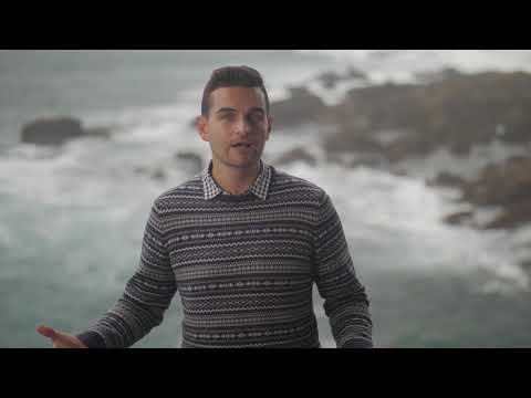 Vídeo: Entre arcos e cantís