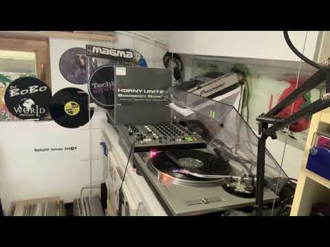 Horny United - Somebody Scream (Cosmic People Mix)