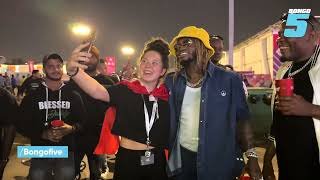 DIAMOND AONDOKA NA KIJIJI NJE YA UWANJA QATAR, MASHABIKI WATAKA KUPIGA NAYE PICHA, ESMA APATA MCHUMB DIAMOND AONDOKA NA KIJIJI NJE YA UWANJA QATAR, MASHABIKI WATAKA KUPIGA NAYE PICHA, ESMA APATA MCHUMB
