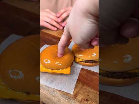 How to share CHEESE BURGER with your sibling properly? English or spanish?😎❤️🍔| CHEFKOUDY