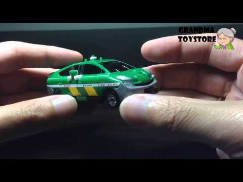 Unboxing TOYS Review/Demos - Transformer toyota prius 2in1 into a tokyo taxi car travel around city