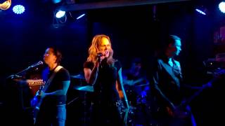 Capri - "Kymmenen kirosanaa" [Irina]