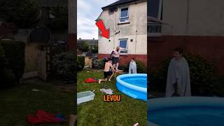 Ele tentou ser criança novamente, mas deu errado! #curiosidades