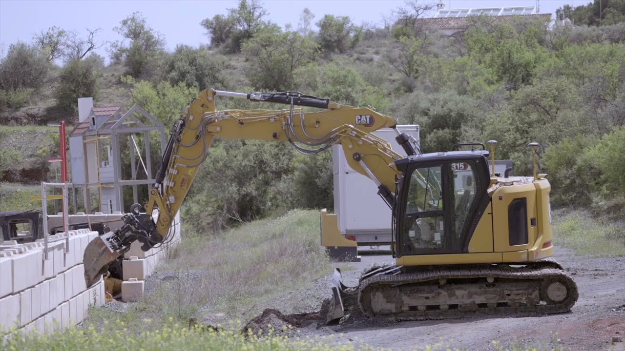 Customer benefits of the Next Gen Excavator with Cat® E-Fence