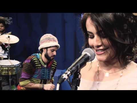 Guga Machado em "Evil diva" part. Tabatha Fher, ao vivo no Estúdio Showlivre 2013