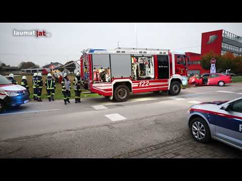 Vier Verletzte: Auto auf Bahnübergang in Sattledt mit Almtalbahn kollidiert