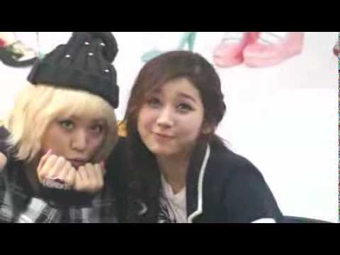 121223 Jongro Fan Sign - Yooyoung, Yoonjo, Lime focused