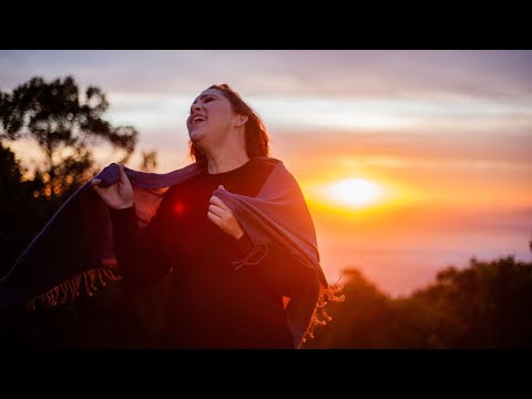 Joyce Carnassale - Ele É (Vídeo Oficial)