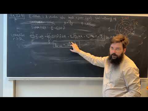 Ex 22.9 E-fältet för sfär fylld med gas av positiva joner