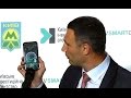 Виталий Кличко меряет скорость Wi-Fi в киевском метро 