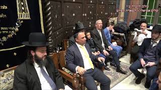 תפילת ערבית החזן ישראל רפאלי בבהכ''נ עדס מוצ''ש בשלח תשפ''ג ביאת - התמונה מוצגת ישירות מתוך אתר האינטרנט יוטיוב. זכויות היוצרים בתמונה שייכות ליוצרה. קישור קרדיט למקור התוכן נמצא בתוך דף הסרטון