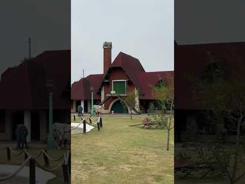 La granja de la República de los Niños me hace acordar un poco al hotel Llao Llao de #bariloche