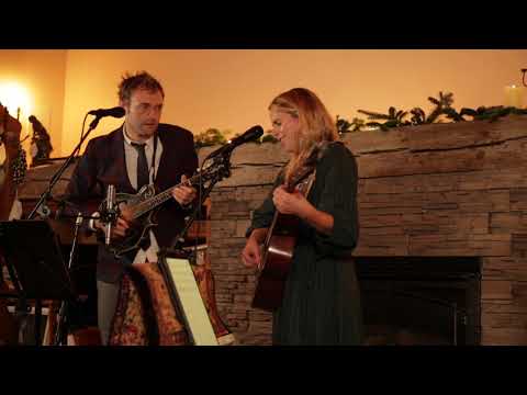 Chris Thile & Aoife O'Donovan - Fairytale of New York (The Pogues)