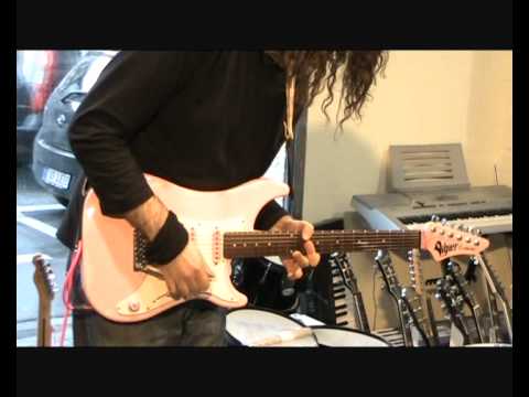 Youri De Groote - Roland GT-10 demonstration - Pink Floyd 'The wall