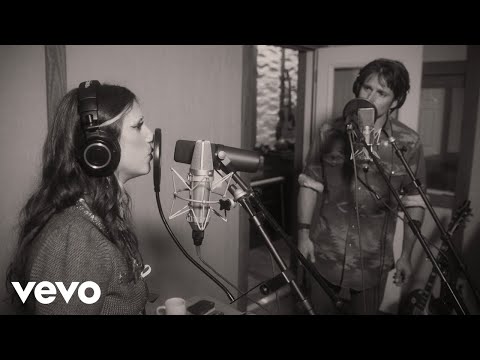 Lukas Nelson, Sierra Ferrell - Unknown Legend (Official Studio Video) ft. The Travelin' McCourys