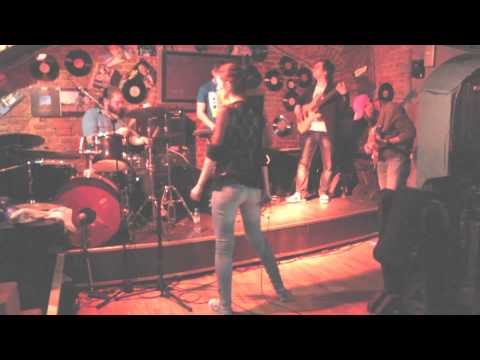 08 июня 2015 года  .  группа  Aaron Z  в  ZIS BAR