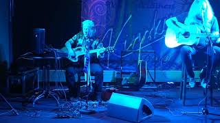 Vaaleanpunainen Majatalo. Jussi Hakulinen &amp; Iku Tukiainen Kinsky Duo live at Bulldog Bar Riihimäki