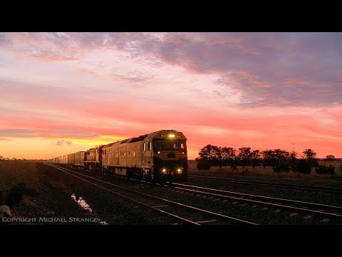 7904V Mildura Containers At Sunset - PoathTV Australian Diesel Trains Videos