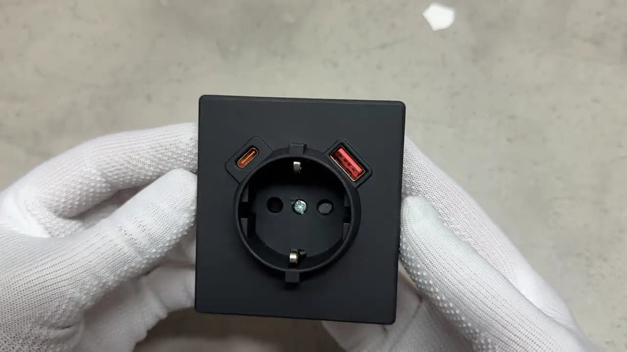 Розетка одинарная с заземлением USB-A+C 20W угольно-черная VIDEX NOTA (VF-NT-SK1GUC-BL)