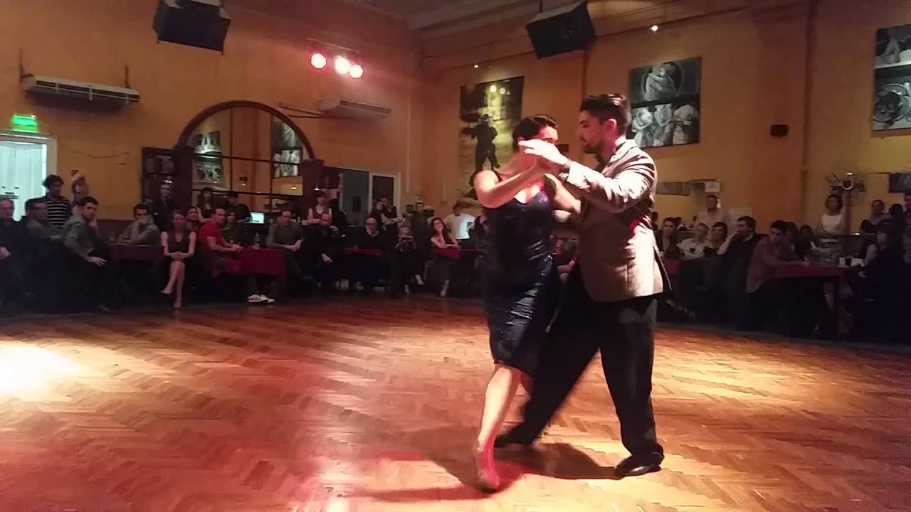 Video thumbnail for Fernando Sanchez y Ariadna Naveira en Soho Tango - Alma de loca