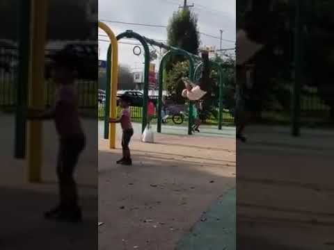 Почему бы не покататься на качелях?