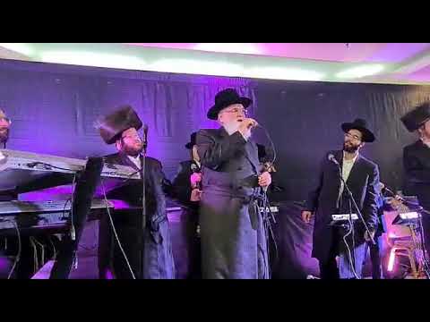 החזן העולמי ר חיים אליעזר הרשטיק משמח בחתונה