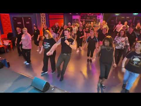 OOH LA LA by @simonwardlinedance 