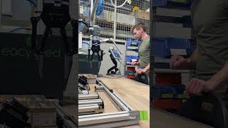 Teamwork with a robot in component production! 🤖✨