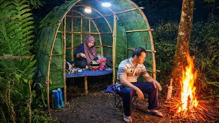 Download lagu CAMPING WITH MY WIFE, BUILDING A SHELTER USING FOREST BANANA LEAVES mp3
