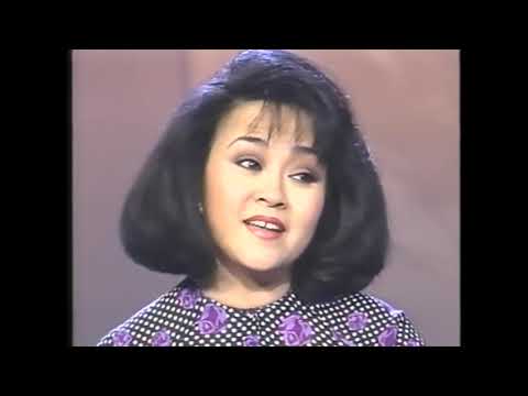 Thể hiện bởi Hương Lan