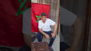 جزائري يهاجم البوليساريو و يرفع علم المغرب  ويقول الصحراء مغربية من داخل الجزائر