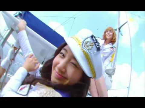 SNSD Genie on a boat