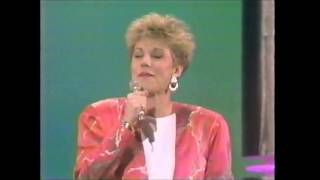 Anne Murray &quot;Now And Forever (You &amp; Me)&quot; at the 1986 American Music Awards