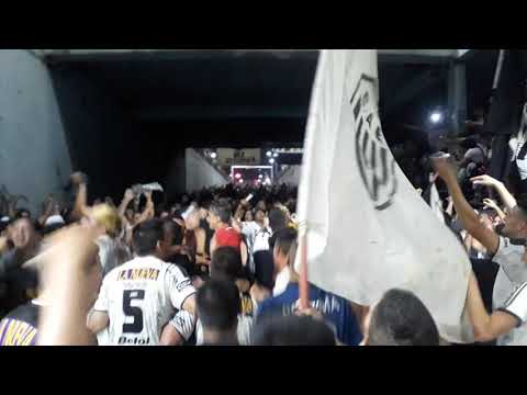 "La Barra De Caseros en el túnel." Barra: La Barra de Caseros &bull; Club: Club Atlético Estudiantes
