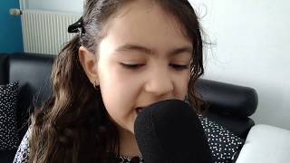 NADIA ( LÀ-HAUT) Chimène Badi.