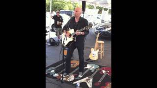 Matt Scannell of Vertical Horizon - The Man Who Would Be Santa (acoustic) @ West Islip, NY