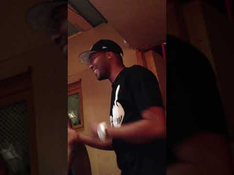 Garfil rappe son couplet de "Pongo" pour la 1ère fois à NDX au studio 6mik