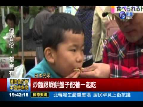 飲食新潮流! 蝦餅當盤啃下肚