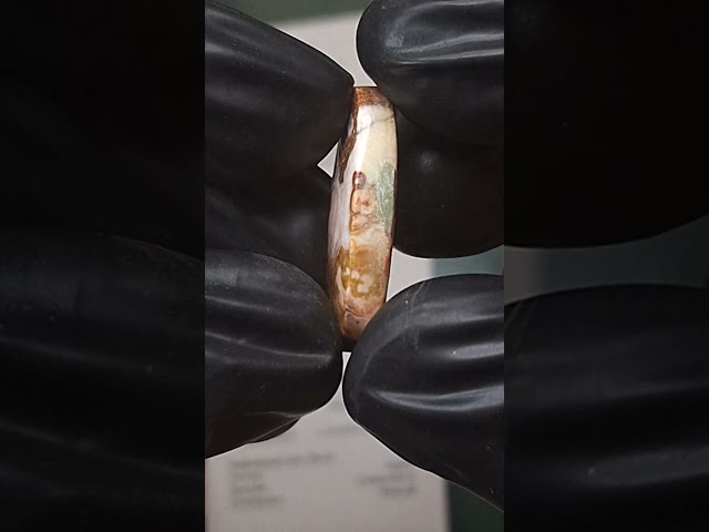 نوادر مصور وجه غريب ينظر لليمين حجر عقيق طبيعي مفح...